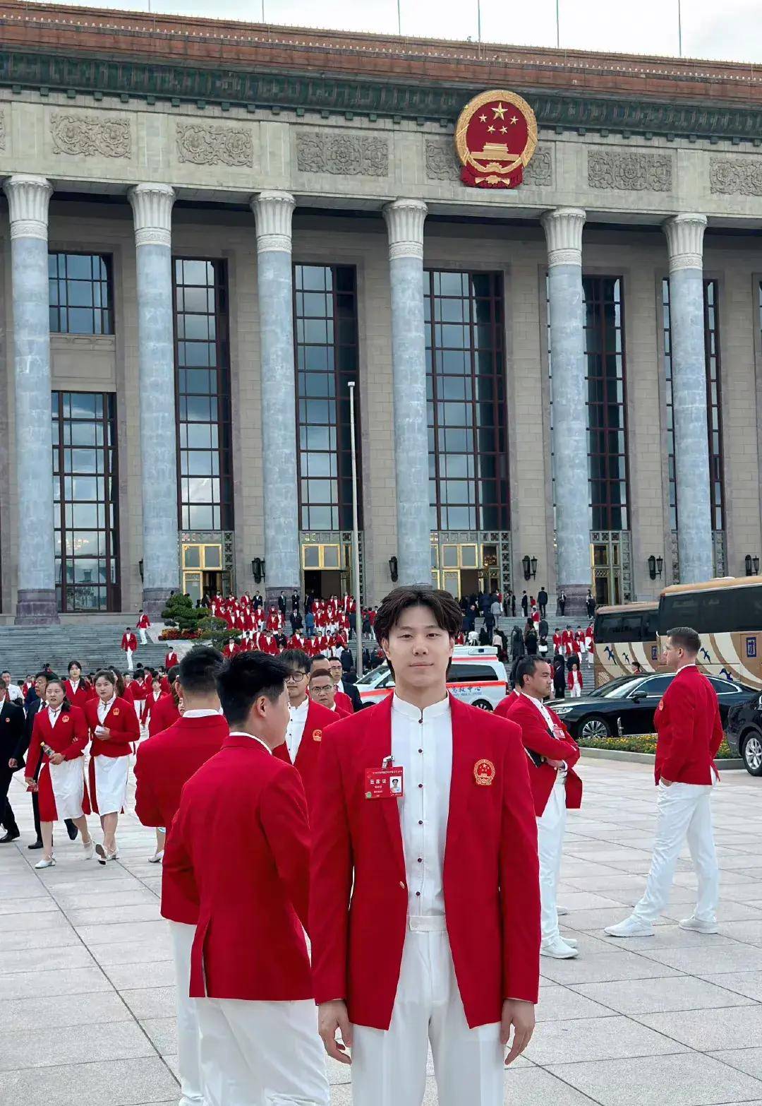 关于中国女排回归首秀大放异彩，国乒主场球迷高呼名字的信息