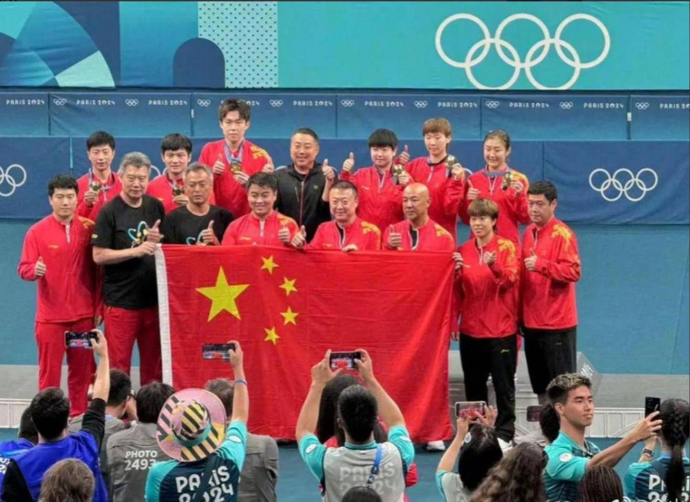 关于中国女排回归首秀大放异彩，国乒主场球迷高呼名字的信息